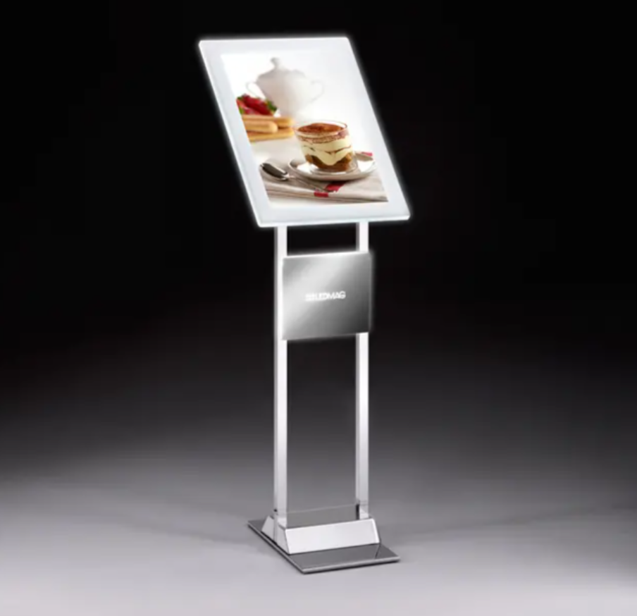 Raf Etiketliği ve Ayaklı Afiş Standı Otomotiv Perakendesinde Ürün Görselliğini Artırma Stratejileri